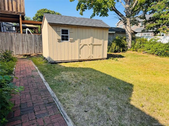561 Center Dyre Avenue, West Islip, NY 11795