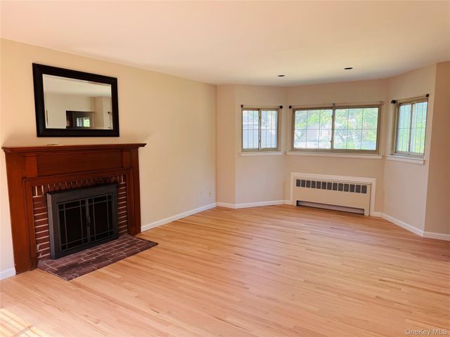 561 Center Dyre Avenue, West Islip, NY 11795