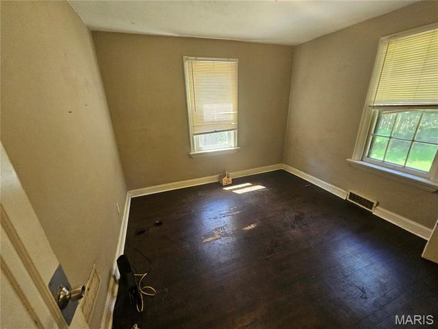 8211 Madison Avenue, St Louis, MO 63114