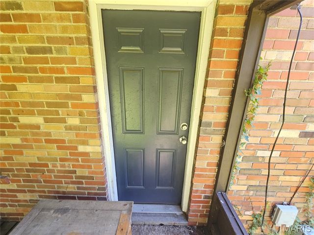 8211 Madison Avenue, St Louis, MO 63114
