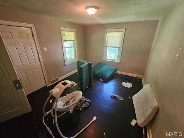 8211 Madison Avenue, St Louis, MO 63114