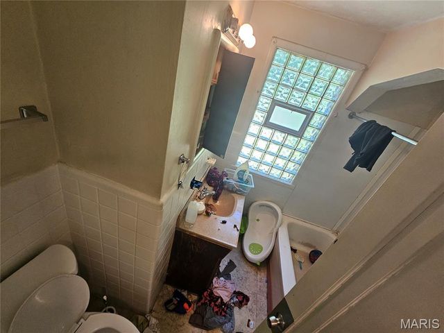 8211 Madison Avenue, St Louis, MO 63114