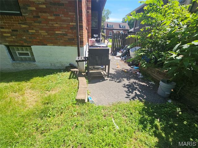 8211 Madison Avenue, St Louis, MO 63114