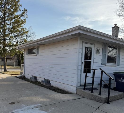 8830 W Acacia STREET, Milwaukee, WI 53224