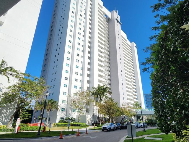 15051 Royal Oaks Lane 202, North Miami, FL 33181