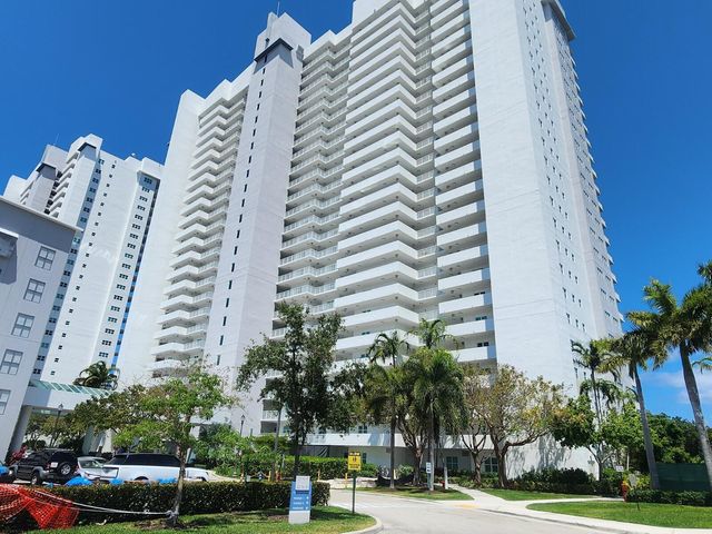 15051 Royal Oaks Lane 202, North Miami, FL 33181