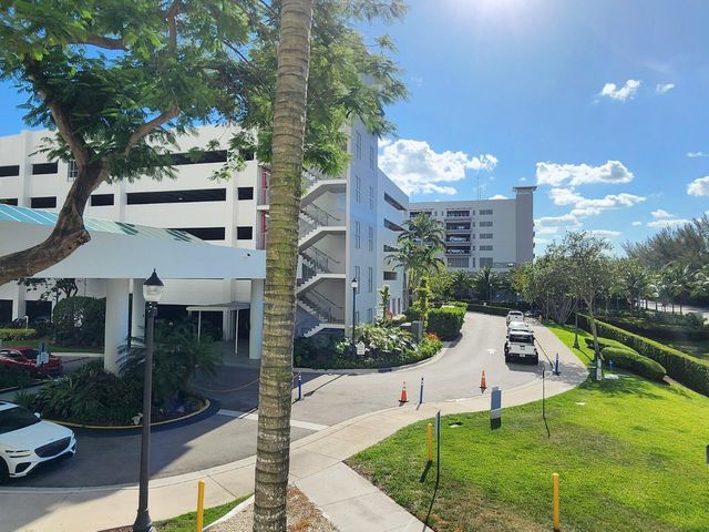 15051 Royal Oaks Lane 202, North Miami, FL 33181