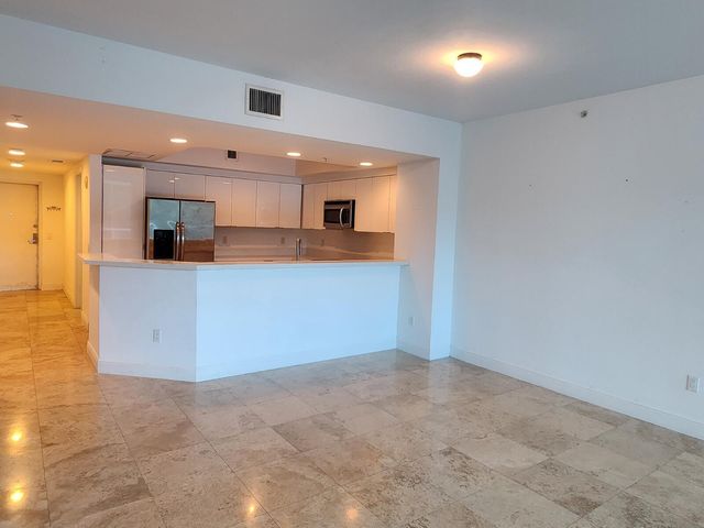 15051 Royal Oaks Lane 202, North Miami, FL 33181