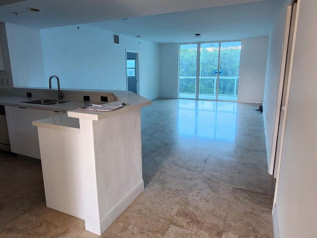 15051 Royal Oaks Lane 202, North Miami, FL 33181