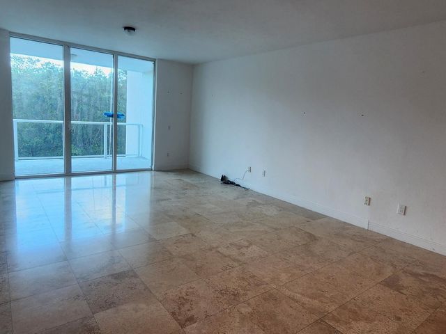 15051 Royal Oaks Lane 202, North Miami, FL 33181