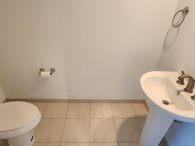 15051 Royal Oaks Lane 202, North Miami, FL 33181