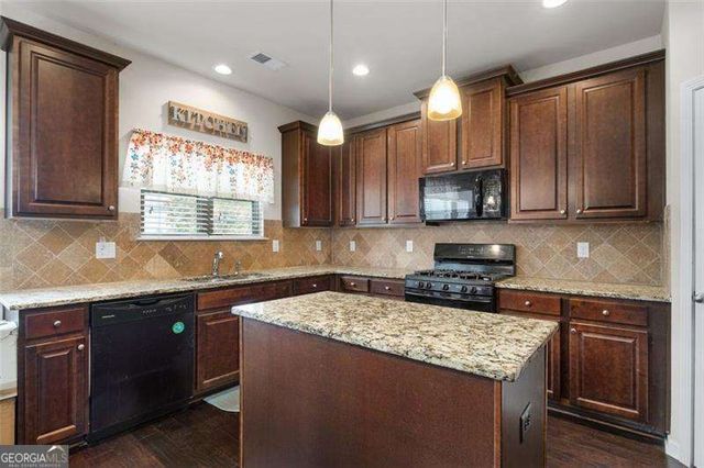 2748 Village Park Drive E, Ellenwood, GA 30294