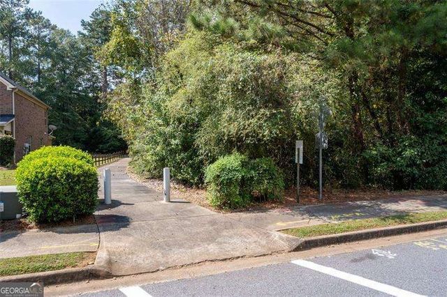 2748 Village Park Drive E, Ellenwood, GA 30294