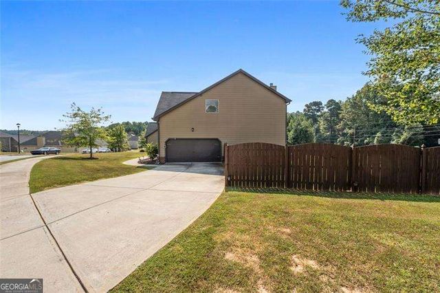 2748 Village Park Drive E, Ellenwood, GA 30294