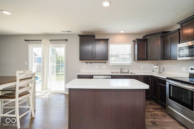 437 Thunderwood Drive, Greenfield, IN 46140