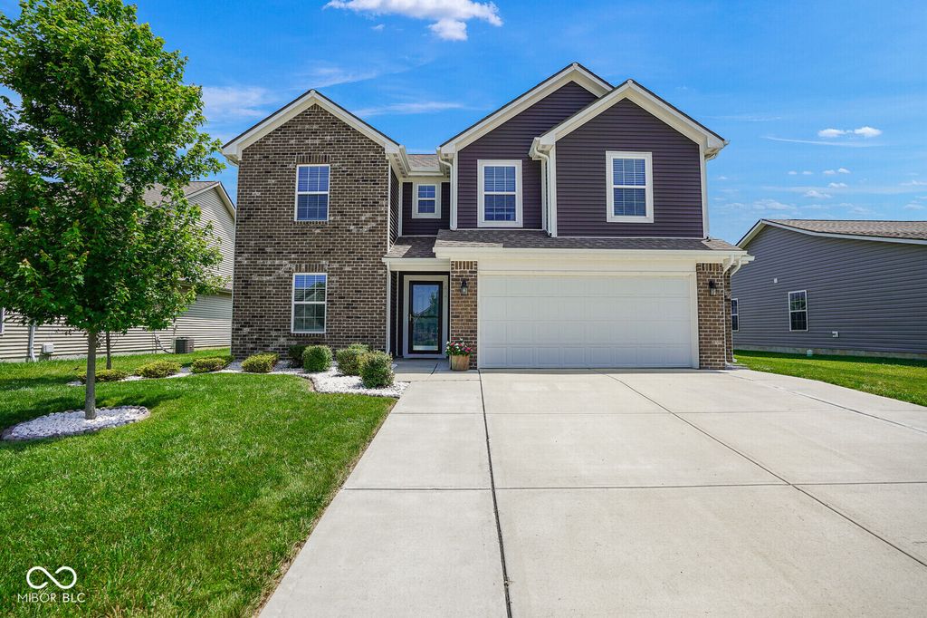 437 Thunderwood Drive, Greenfield, IN 46140