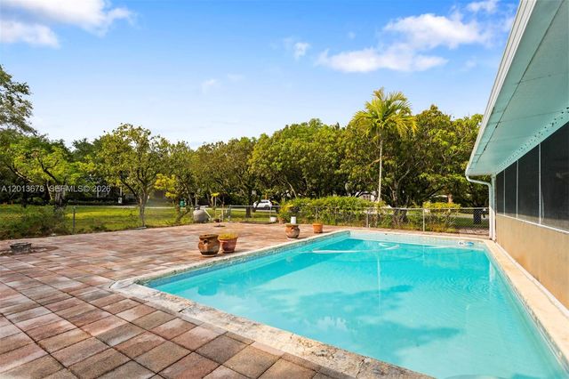 10851 SW 68th Ave, Pinecrest, FL 33156