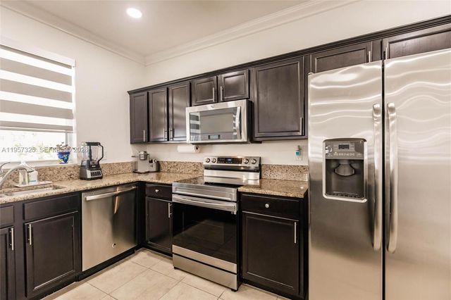 17063 SW 91st St, Miami, FL 33196