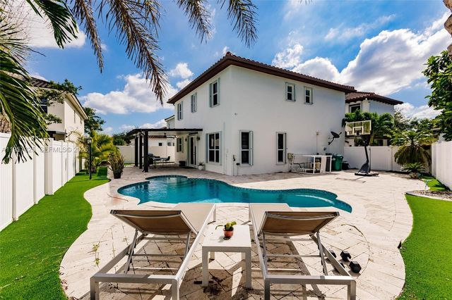 17063 SW 91st St, Miami, FL 33196