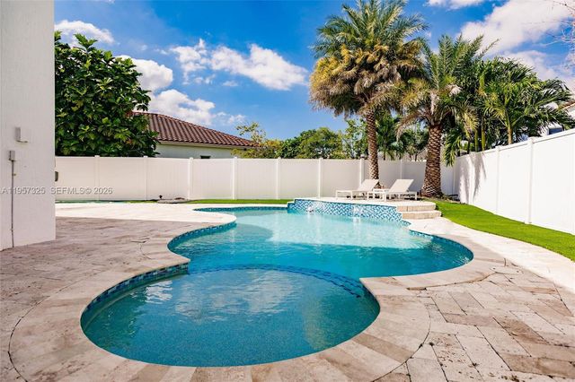 17063 SW 91st St, Miami, FL 33196