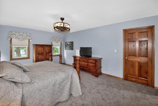 2070 S 103rd COURT, West Allis, WI 53227
