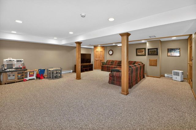 2070 S 103rd COURT, West Allis, WI 53227