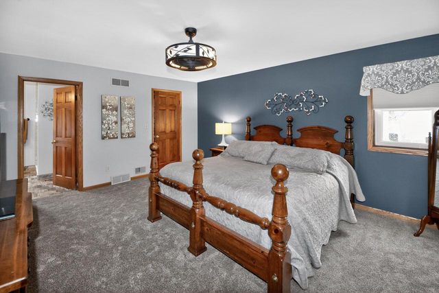 2070 S 103rd COURT, West Allis, WI 53227