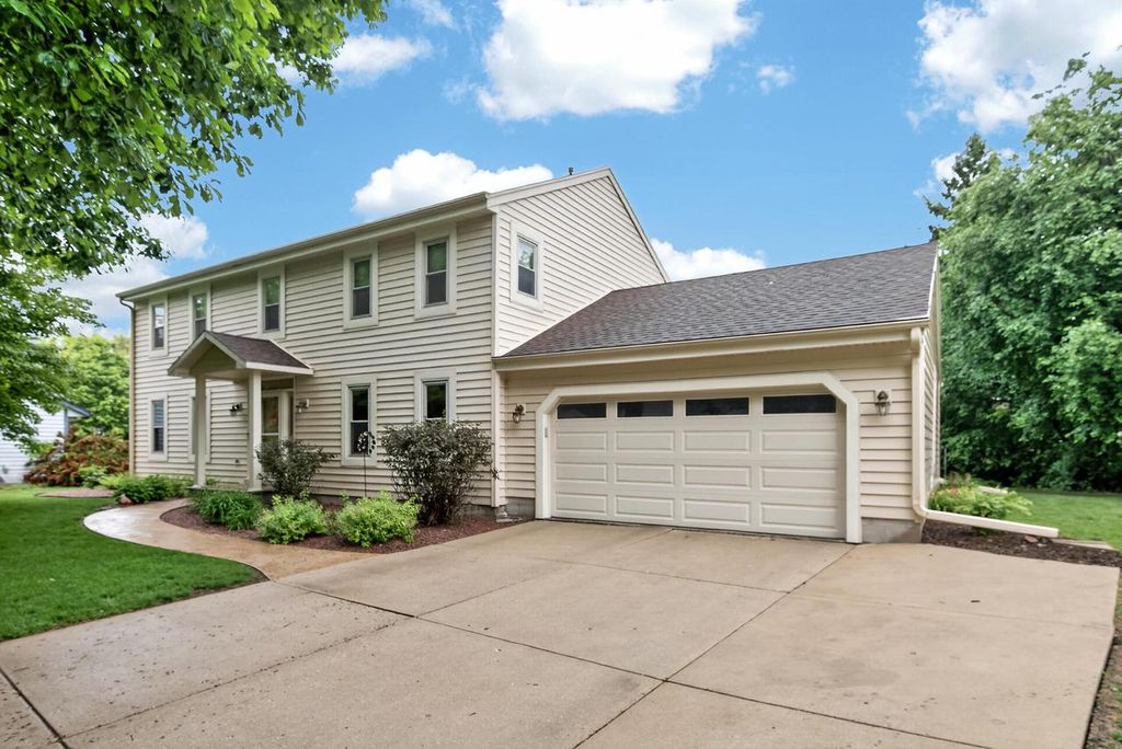 2070 S 103rd COURT, West Allis, WI 53227
