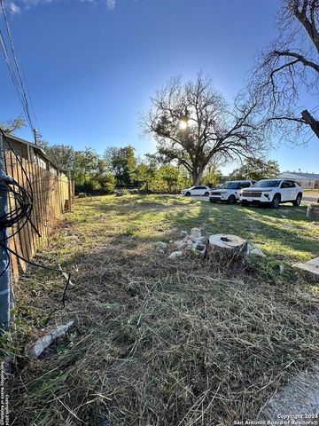 214 E LACHAPELLE, San Antonio, TX 78204