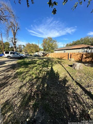 214 E LACHAPELLE, San Antonio, TX 78204