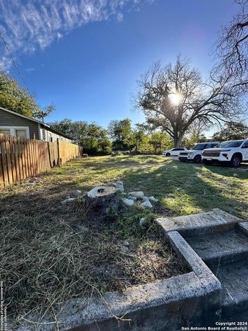 214 E LACHAPELLE, San Antonio, TX 78204
