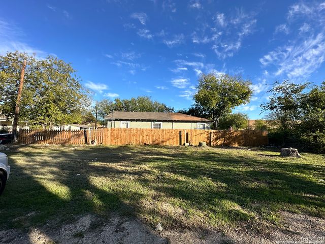 214 E LACHAPELLE, San Antonio, TX 78204