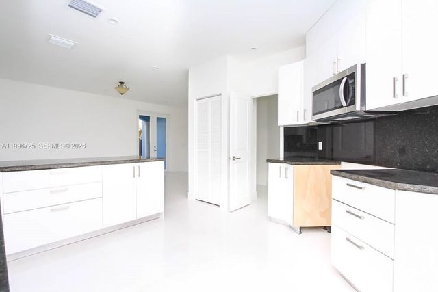 15631 SW 11th Ter, Miami, FL 33194