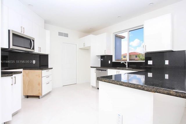 15631 SW 11th Ter, Miami, FL 33194