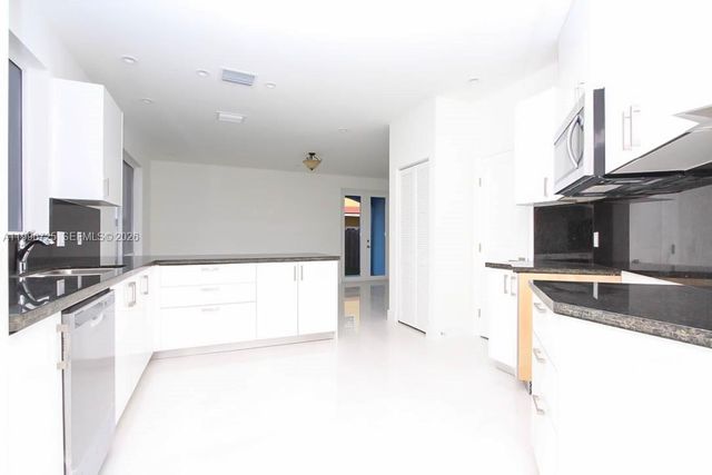 15631 SW 11th Ter, Miami, FL 33194