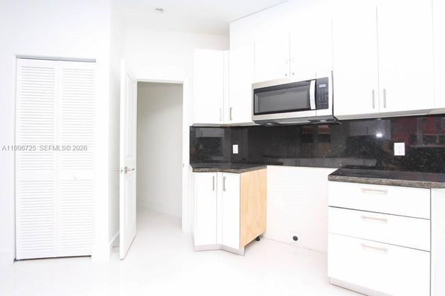 15631 SW 11th Ter, Miami, FL 33194