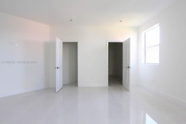 15631 SW 11th Ter, Miami, FL 33194