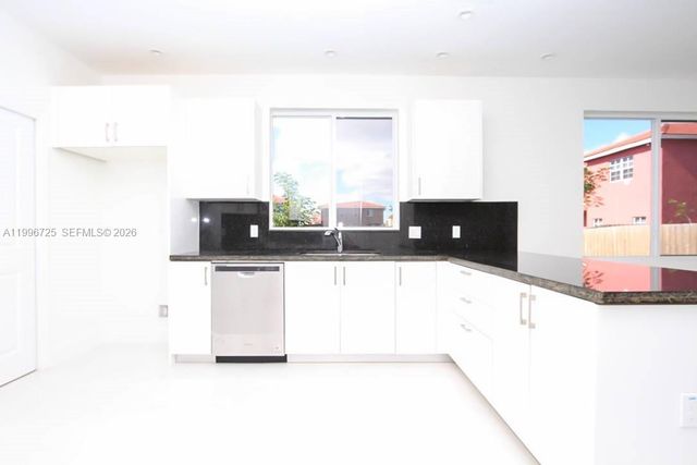 15631 SW 11th Ter, Miami, FL 33194