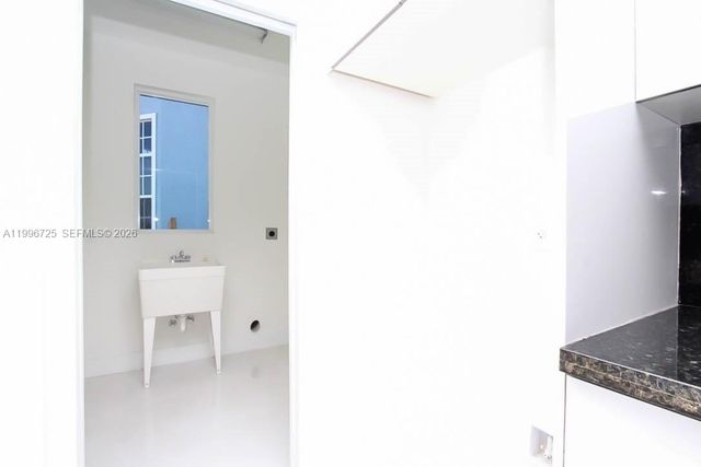 15631 SW 11th Ter, Miami, FL 33194