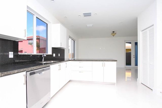 15631 SW 11th Ter, Miami, FL 33194