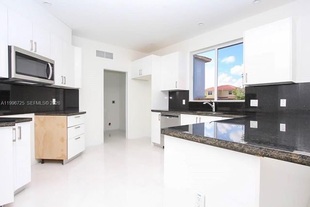 15631 SW 11th Ter, Miami, FL 33194