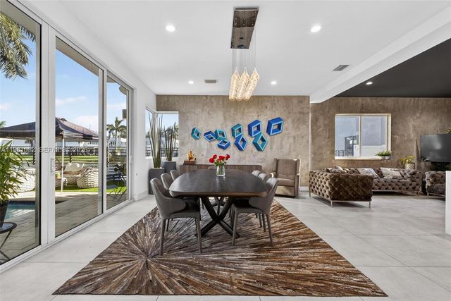 10292 NW 75th Ter, Doral, FL 33178