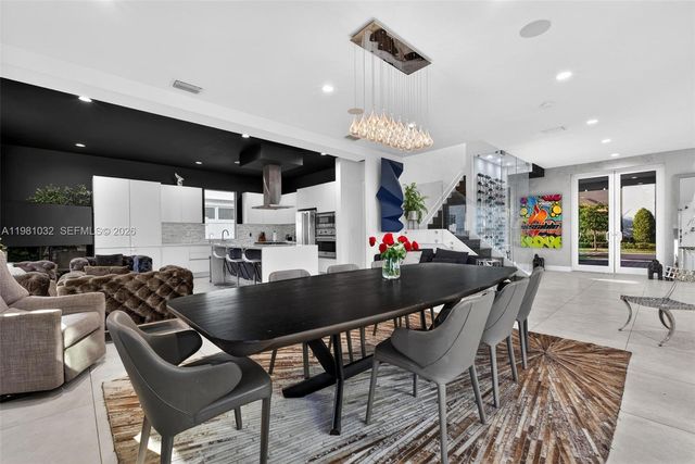 10292 NW 75th Ter, Doral, FL 33178