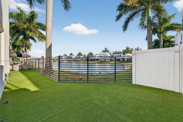 10292 NW 75th Ter, Doral, FL 33178