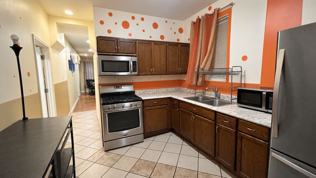 6620 S MARQUETTE Road, Chicago, IL 60637