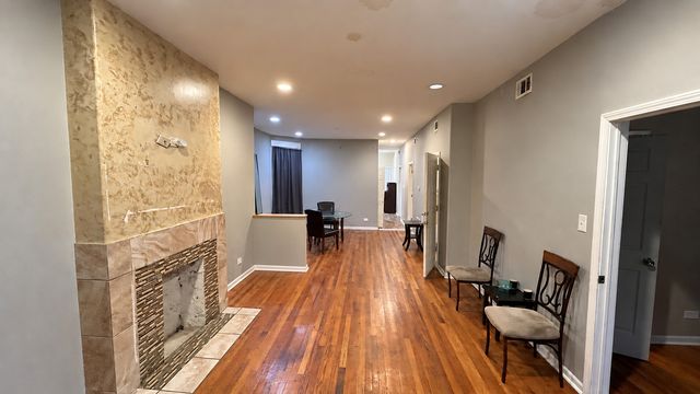 6620 S MARQUETTE Road, Chicago, IL 60637