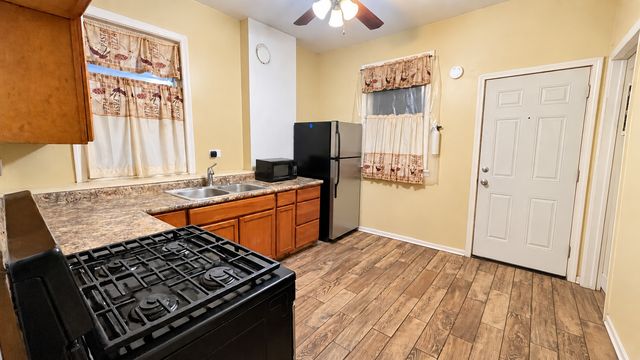 6620 S MARQUETTE Road, Chicago, IL 60637