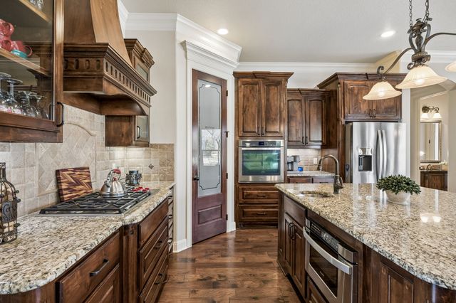 8900 Augusta Drive, Granbury, TX 76049