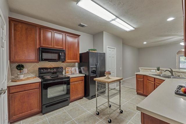 7 Greenwich Place, Conroe, TX 77384