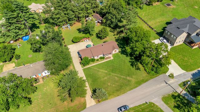 325 Dawn Dr, Gallatin, TN 37066